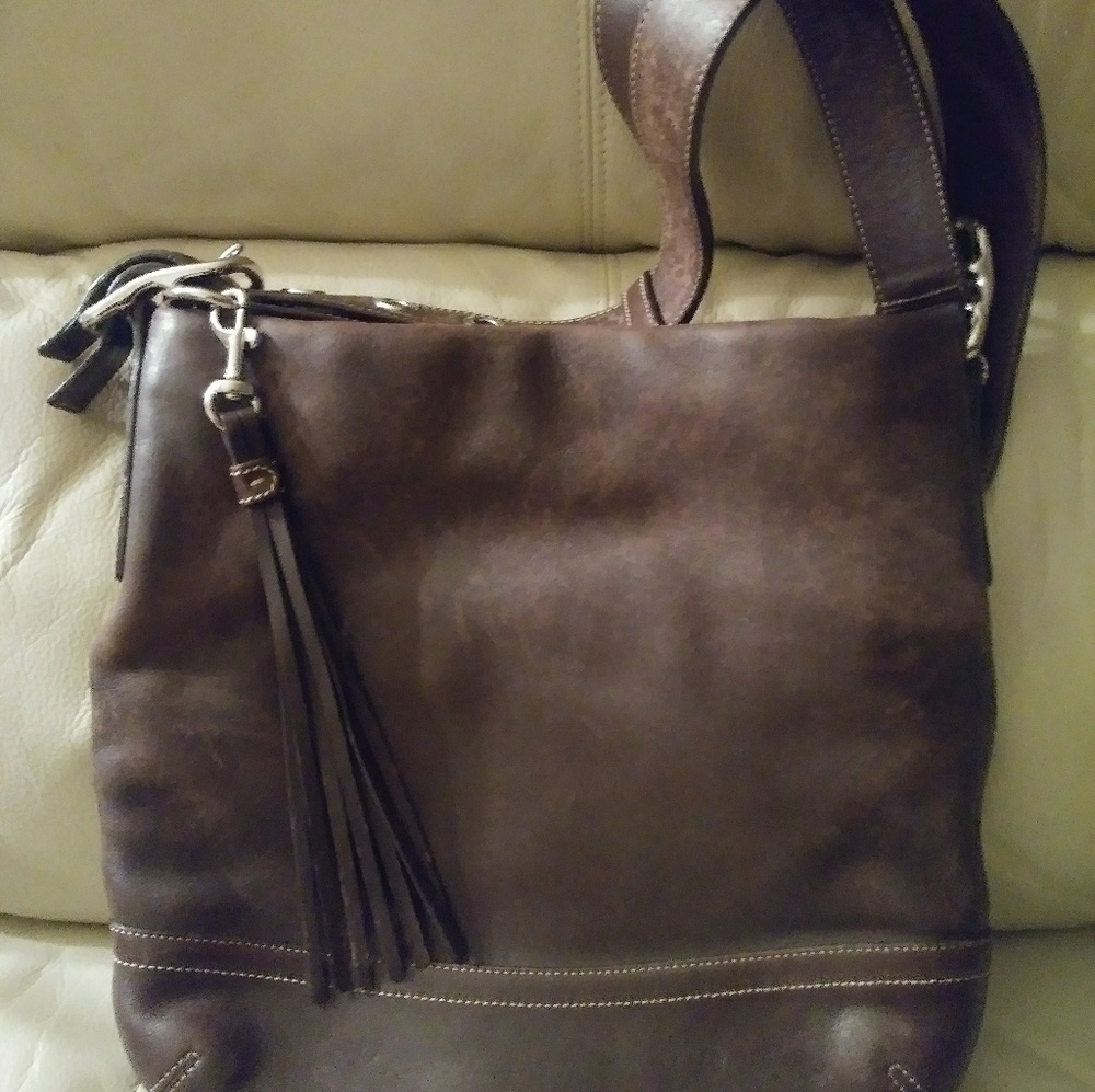 Coach dark brown leather shoulder bag. Gorgeous!